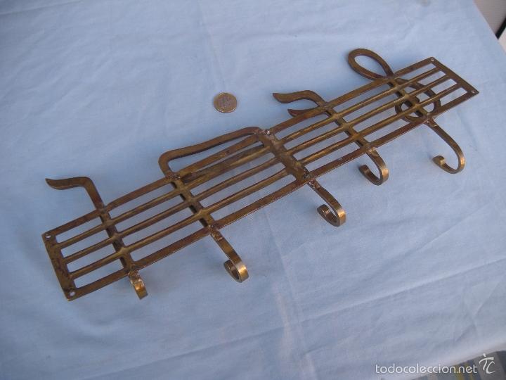 Vintage: PERCHA DE BRONCE CON NOTAS MUSICALES - Foto 3