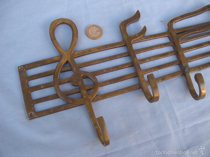 Vintage: PERCHA DE BRONCE CON NOTAS MUSICALES - Foto 6