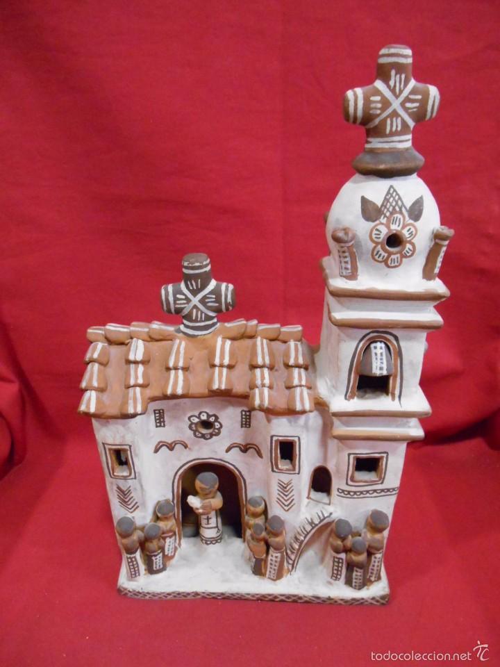 Vintage: BONITA IGLESIA ARTESANAL EN BARRO COCIDO Y PINTADA A MANO