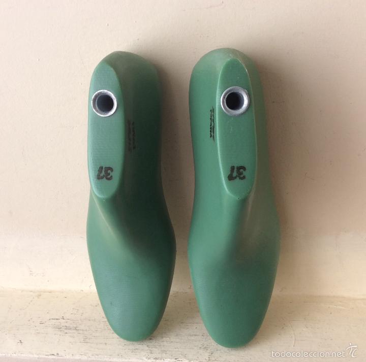 Vintage: PAREJA HORMAS DE ZAPATO VINTAGE N&Uacute;MERO 37