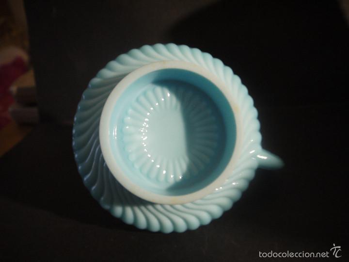 Vintage: PRECIOSO, OPALINA CELESTE, PORTAVELAS. ART DECO. - Foto 6
