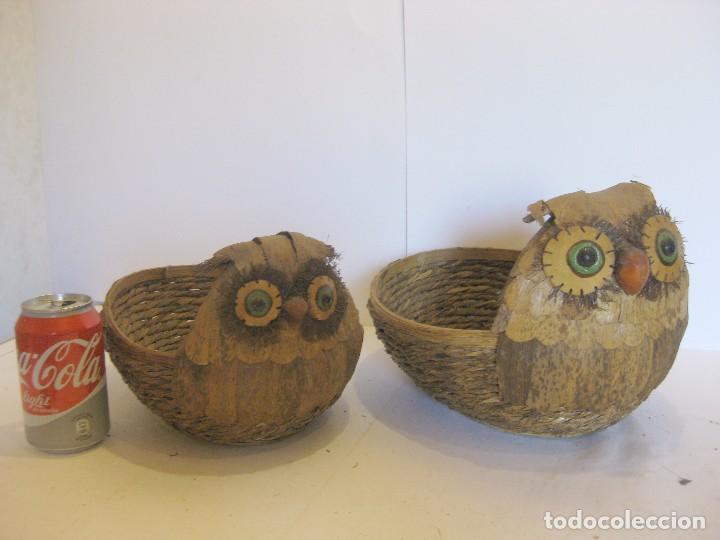 Vintage: 2 CESTOS DE MIMBRE CON IMAGEN DE BUHO - Foto 1