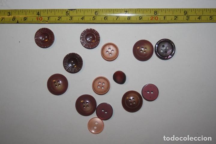 Vintage: Lote de botones tonos rosa y granate - Foto 1