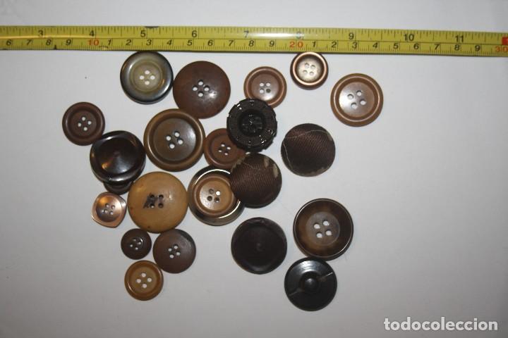 Vintage: Lote de botones tonos marrones - Foto 1