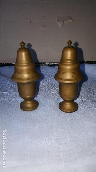 Vintage: PAREJA DE SALEROS METAL
