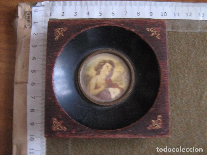 Vintage: CUADRO EN MINIATURA CON ESTAMPA DEL NI&Ntilde;O JESUS - A&Ntilde;OS 50/60