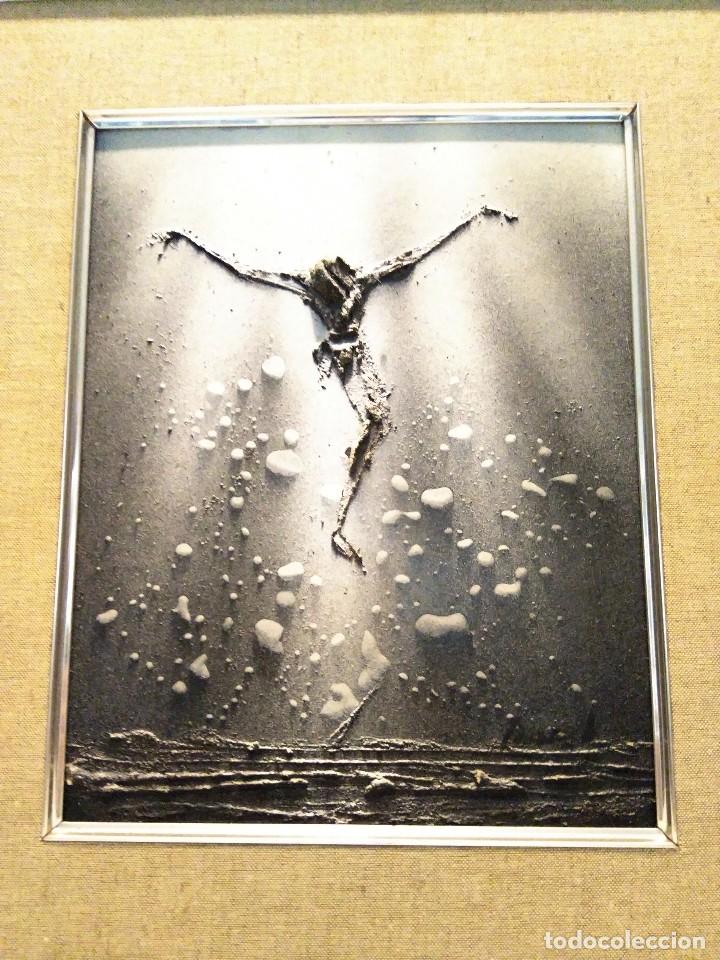 Vintage: CRISTO EN RELIEVE ENMARCADO - MARCO 38 X 45 CM - INTERIOR 24 X 30 CM