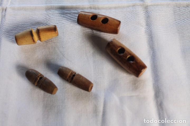 Vintage: BOTONES DE MADERA A&Ntilde;OS 60-70 - Foto 1