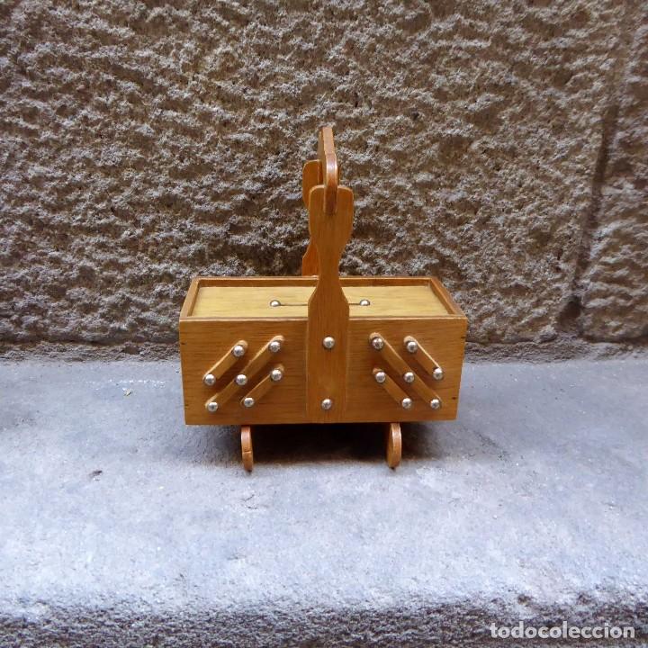 Vintage: Miniatura de hucha en forma de costurero - Foto 1