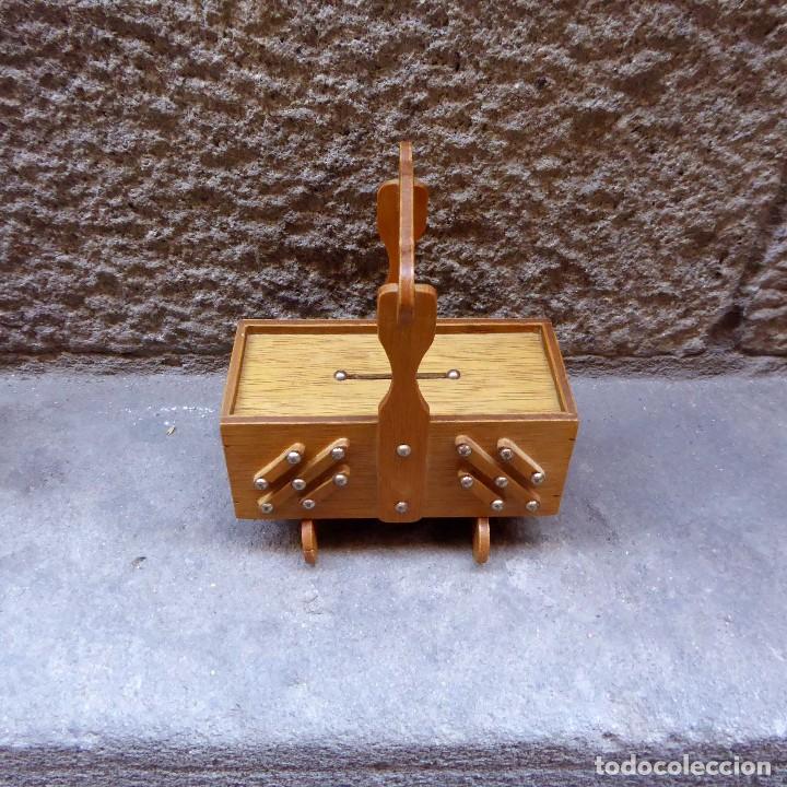Vintage: Miniatura de hucha en forma de costurero - Foto 6