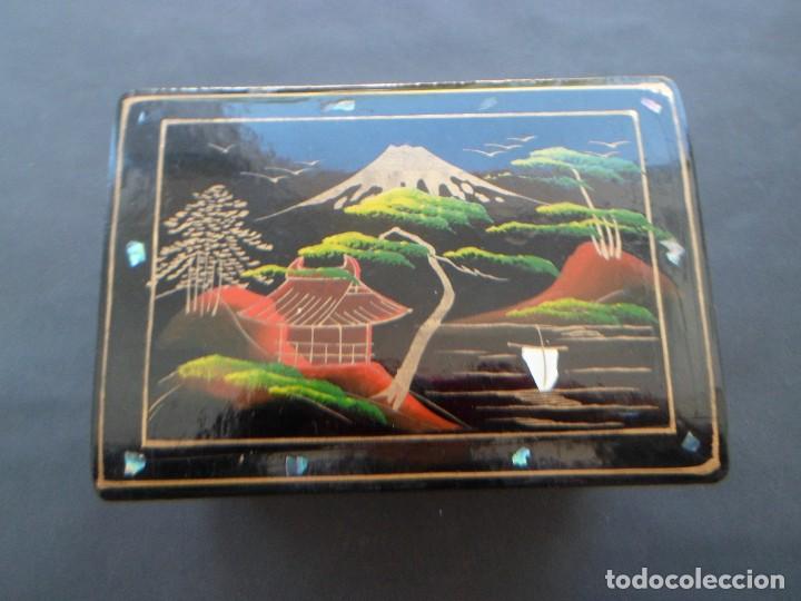 Vintage: Caja de m&uacute;sica japonesa JOYERO , lacada, interior terciopelo , con incrustaciones de nacar