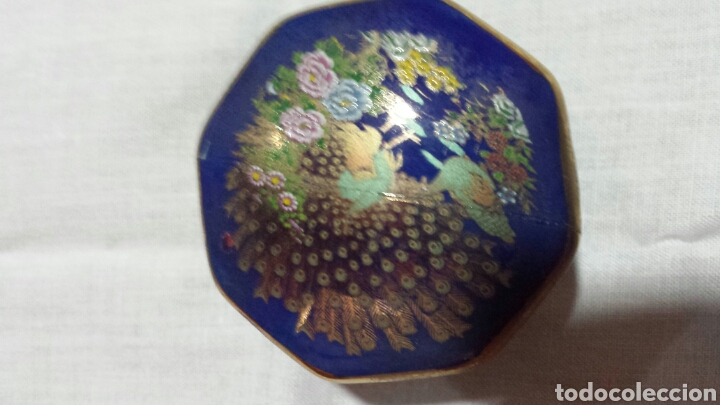 Vintage: Caja cer&agrave;mica azul cobalto. Decorada flores y pavo real Made in Japan 5 cm. Pastillero  Joyero