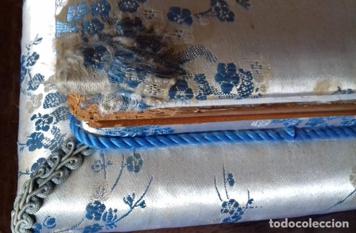 Vintage: PRECIOSO Y ANTIGUO COSTURERO DE SEDA Y MADERA. CON DEFECTO - Foto 5