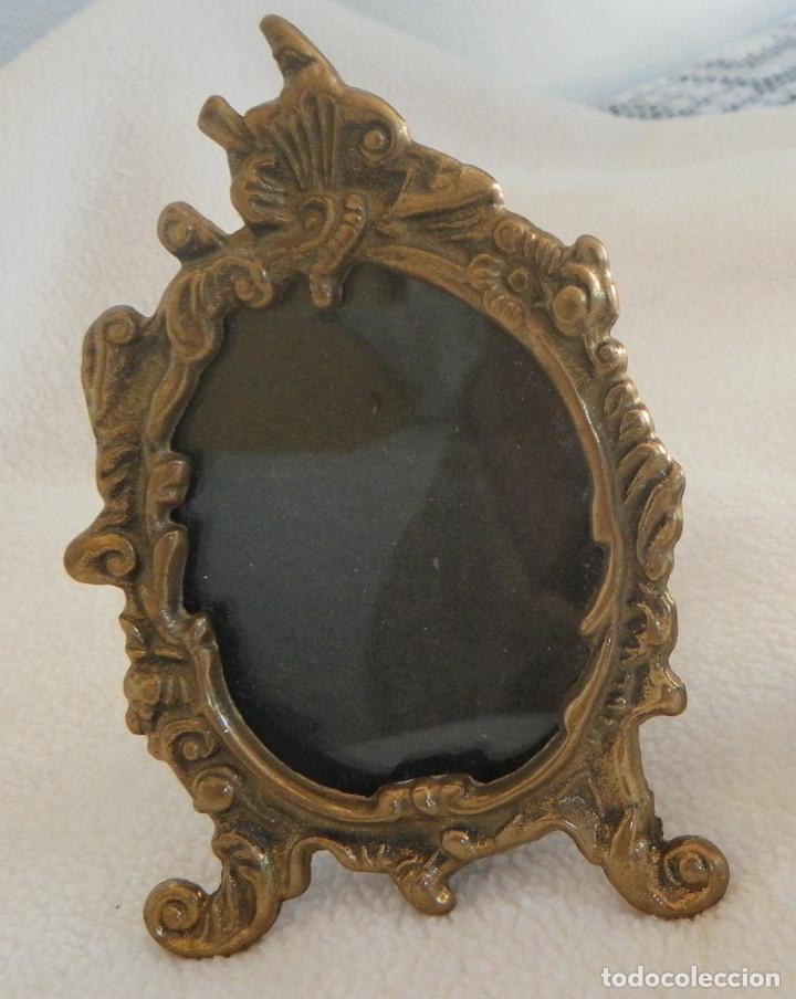 Vintage: Marco de bronce con cristal. Ideal para la miniatura o foto peque&ntilde;a. (1)