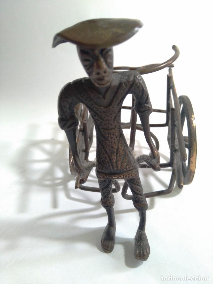 Vintage: CALIENTA COPAS DE BRONCE CON FIGURA - Foto 2