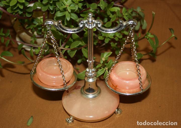 Vintage: Balanza de alabastro y baquelita