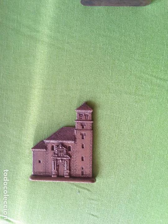 Vintage: IGLESIA SANTA ANA. PLAZA NUEVA. GRANADA. M&Eacute;TALICA. COLOR COBRE. 5 X 7. BUEN ESTADO. RARA