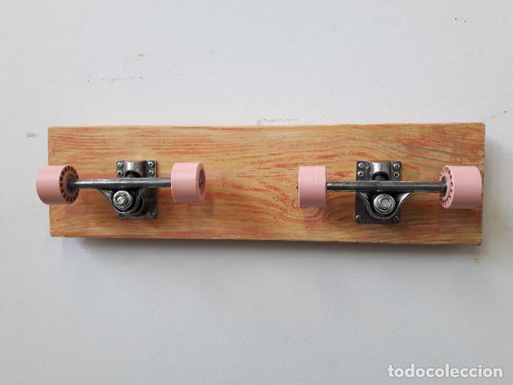 Vintage: Colgador pared,Percha, patines - Foto 1