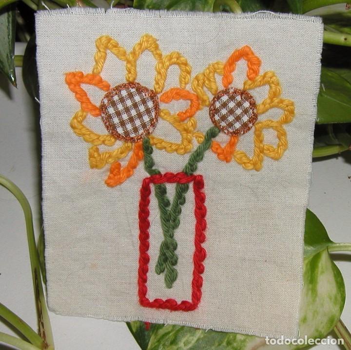 Vintage: GRACIOSO BORDADO HECHO A MANO PARA ENMARCAR CASITA MU&Ntilde;ECAS, CAJAS MADERA, MINI CUADRO D&Eacute;CADA 70