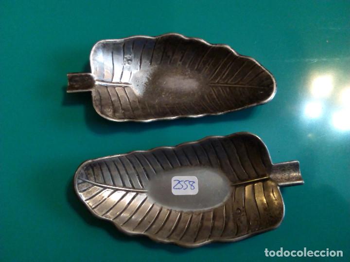 Vintage: PAREJA DE BANDEJITAS EN FORMA DE HOJA