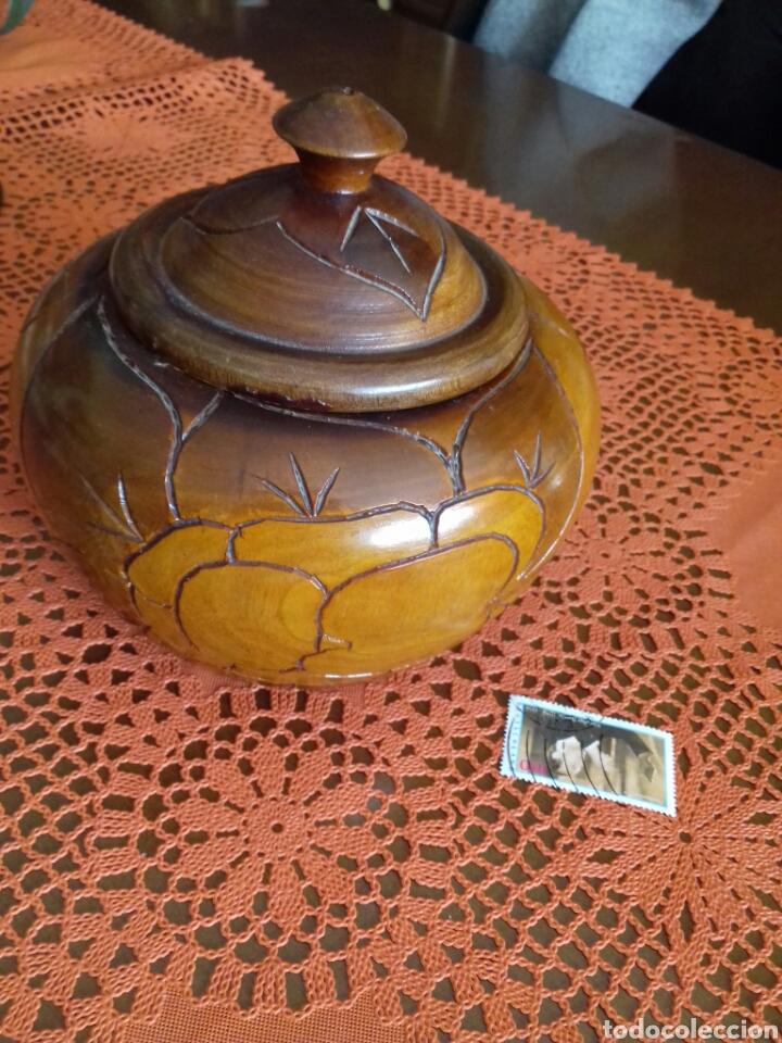 Vintage: Bonita Caja de madera tallada a mano en varias tonalidades