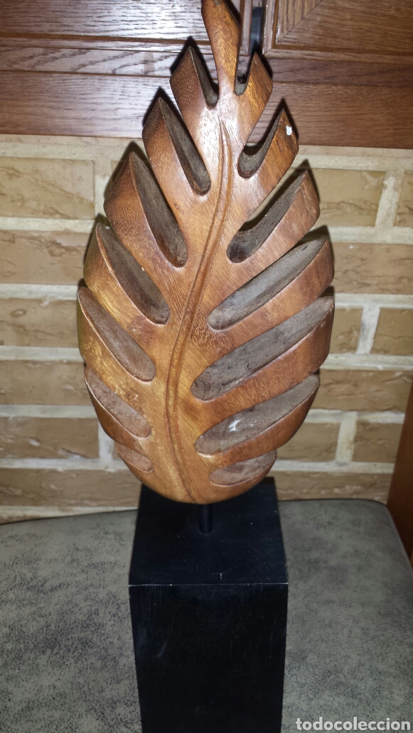 Vintage: Precioso arbol en madera sobre peana. Altura total 46 cm.