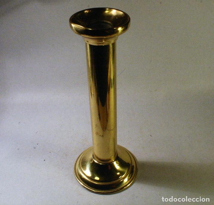 Vintage: Candelabro palmatoria de lat&oacute;n. 21 cms. de alto - Foto 1