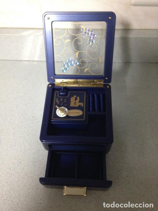 Vintage: JOYERO PLASTICO MUSICAL