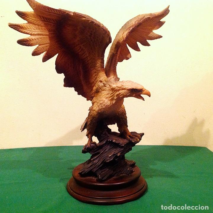 Vintage: Figura &Aacute;guila En Resina Base De Madera - Foto 4