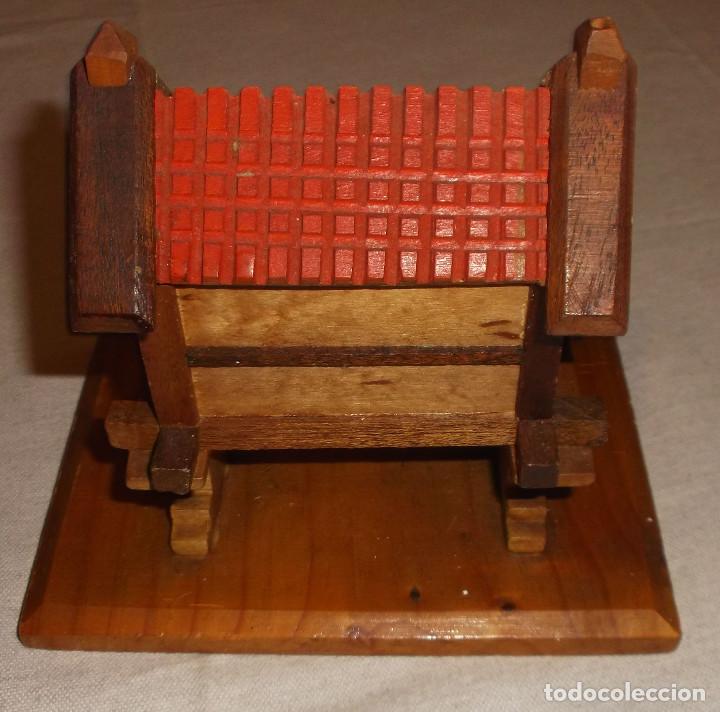 Vintage: horreo gallego de madera 16 cms de alto x 17 de ancho