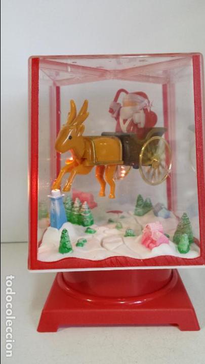 Vintage: ANTIGUO CARRO CON RENOS VOLANDO SIN SOPORTE - LUZ M&Uacute;SICA Y MOVIMIENTO - FUNCIONANDO A PILAS