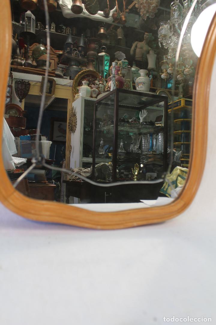 Vintage: espejo de madera, a&ntilde;os 60 - Foto 2