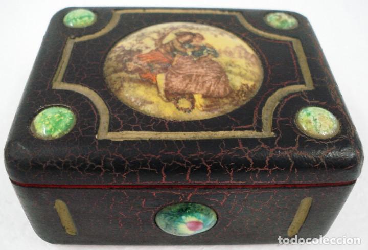 Vintage: JOYERO DE MADERA ENVEJECIDO CON INCRUSTACIONES DE ESMALTE. A&Ntilde;OS 70. NUEVO