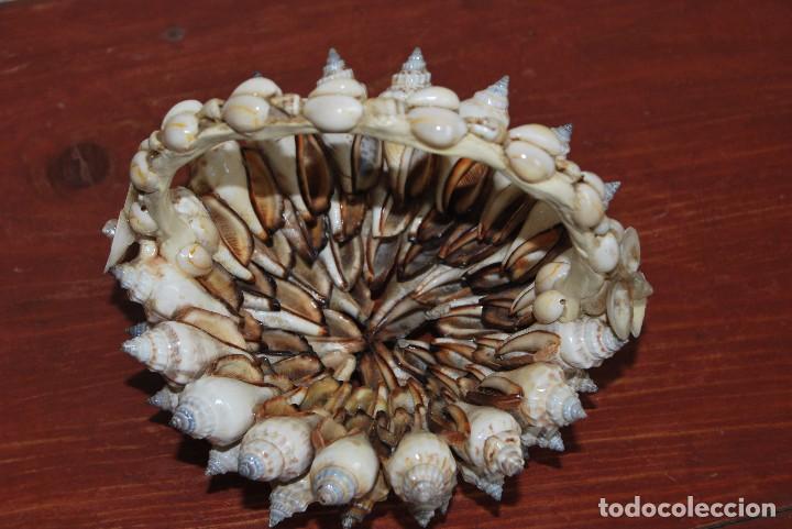 Vintage: CESTO DE CONCHAS Y CARACOLAS - A&Ntilde;OS 60 - CESTA - Foto 2