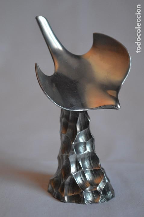 Vintage: Preciosa figura de ave en vuelo. Pewter. Fabricado en Espa&ntilde;a. romanjuguetesymas.