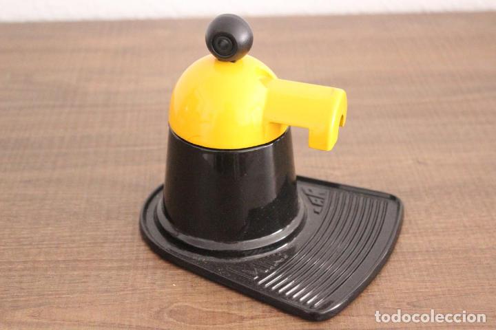 Pequeña cafetera de dos servicios-marca minibar - Vendido en Subasta -  92254375