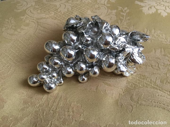 Vintage: RACIMO DE UVAS RESINA BA&Ntilde;ADO EN PLATA A&Ntilde;OS 70