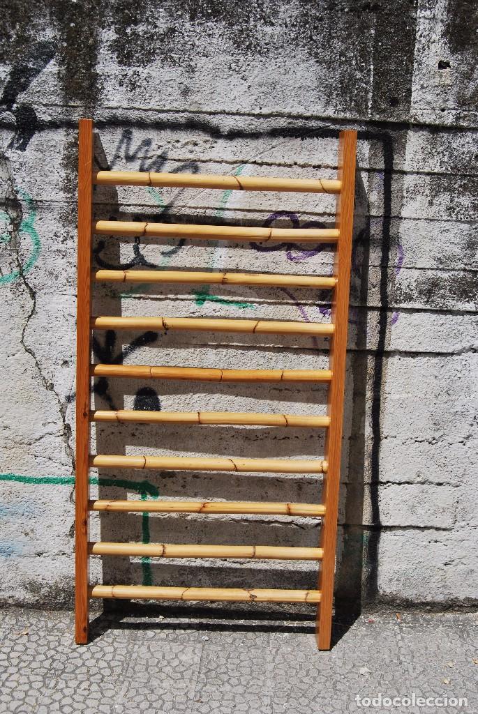 Vintage: EXPOSITOR DE MADERA Y BAMB&Uacute; - PARA PA&Ntilde;UELOS, TELAS, CORBATAS - TIENDA - COMERCIO - VESTIDOR -A&Ntilde;OS 70