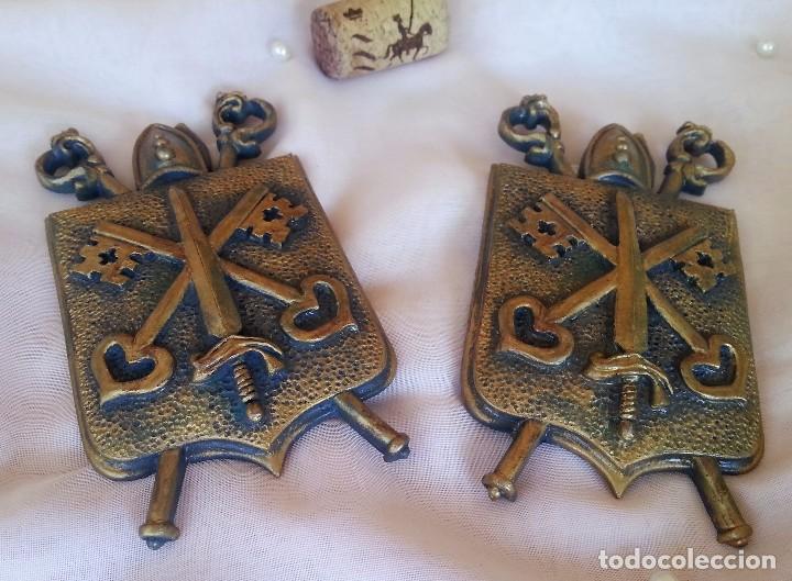 Vintage: ESCUDOS DE ARMAS. PAREJA. FIBRA VIDRIO. SHIELDS OF ARMS