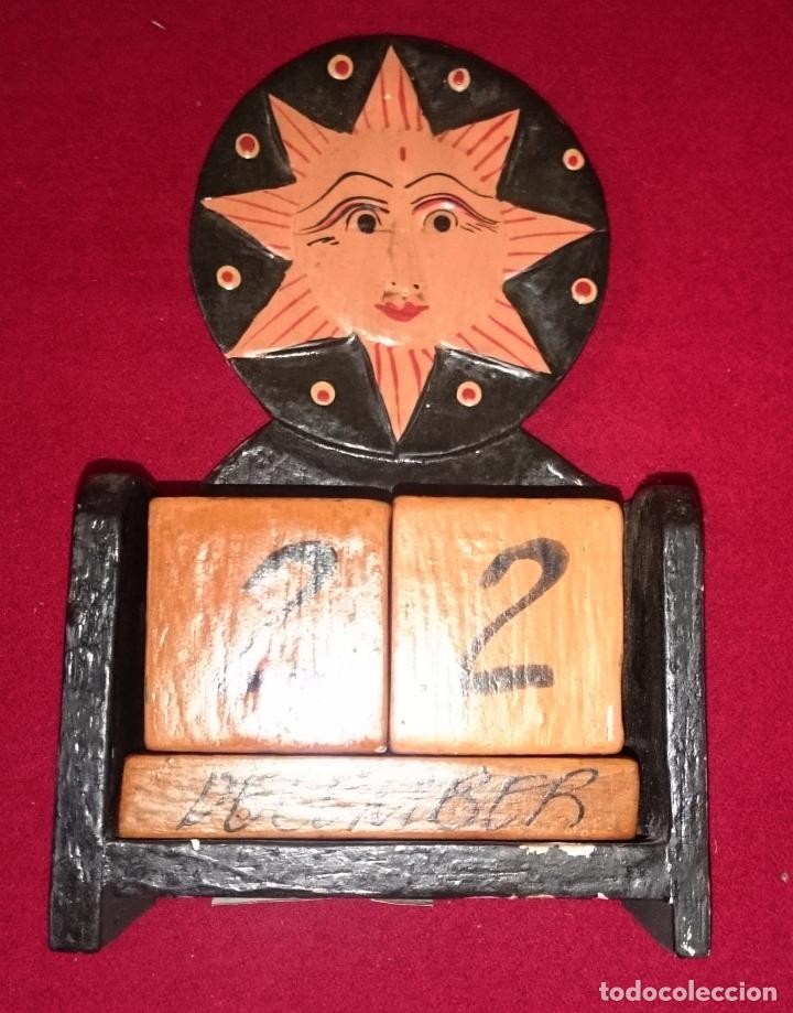 Vintage: Calendario perpetuo Sol de madera de sobremesa - Foto 1