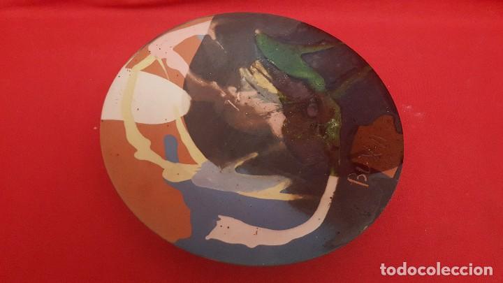 Vintage: ML BUXA. Plato decorativo en terracota. En buen estado.