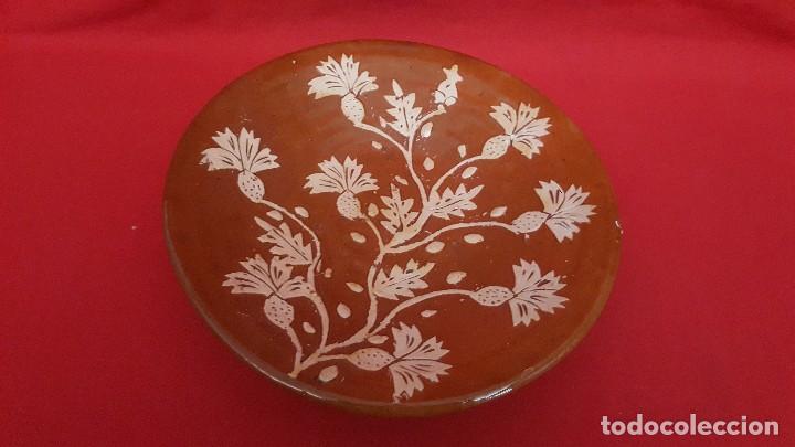 Vintage: ML Plato en terracota con motivo floral. Precioso.