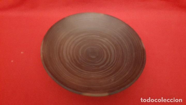 Vintage: ML Plato en terracota en tono oscuro.