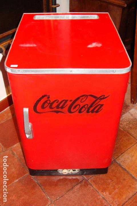 Vintage: Nevera vintage lacada en rojo - Coca Cola - Foto 1
