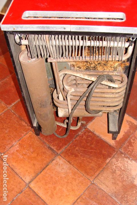 Vintage: Nevera vintage lacada en rojo - Coca Cola - Foto 4