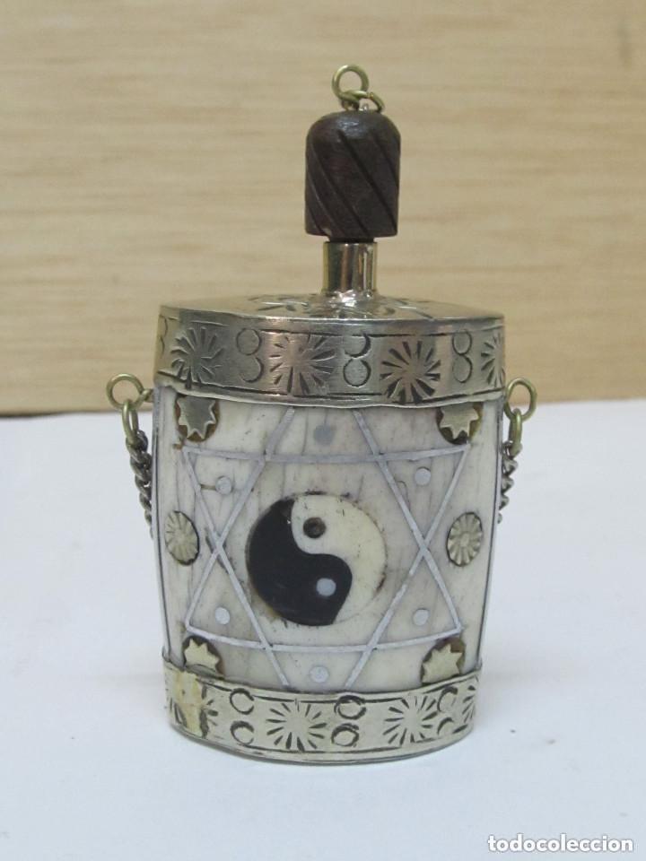 Vintage: RECIPIENTE ASIATICO PEQUE&Ntilde;O DE HUIESO CON INCRUSTACIONES PLATA ORIENTAL O ALPACA