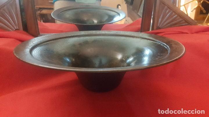 Vintage: Plato o centro de mesa en metal oxidado.