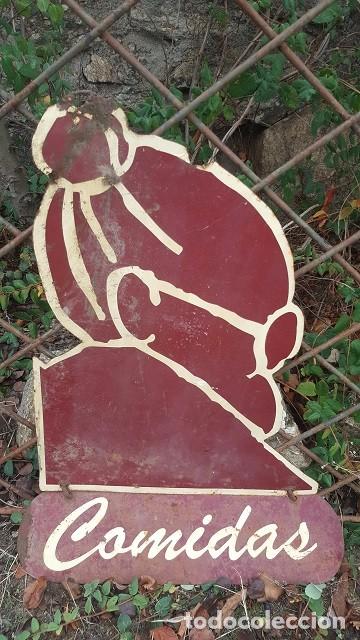 Vintage: COMIDAS. Cartel en metal muy original con dibujo de una abuela para colgar.