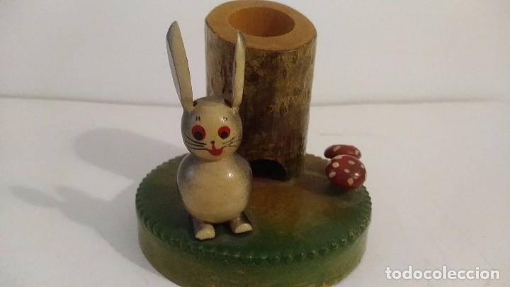 Vintage: Palillero de madera con conejo y setas - Foto 1