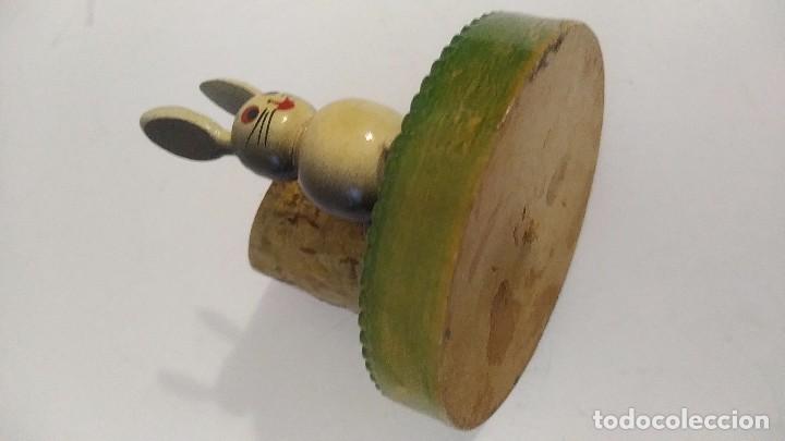 Vintage: Palillero de madera con conejo y setas - Foto 4